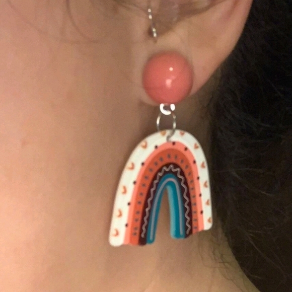 Acrylic rainbow earrings - Picture 5 of 5